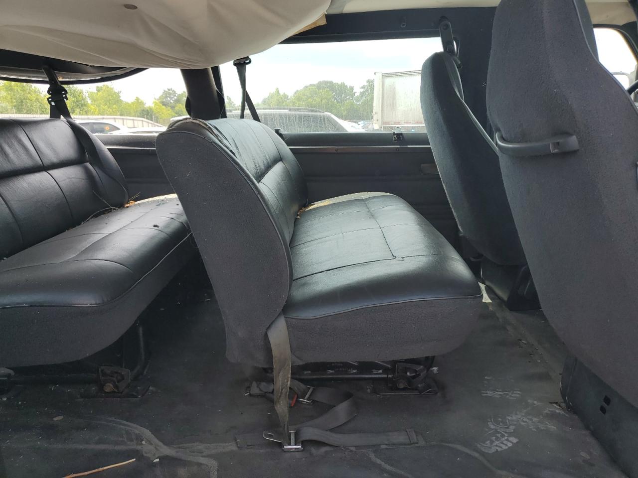 2002 Dodge Ram Wagon B3500 VIN: 2B5WB35Z52K124143 Lot: 63028105