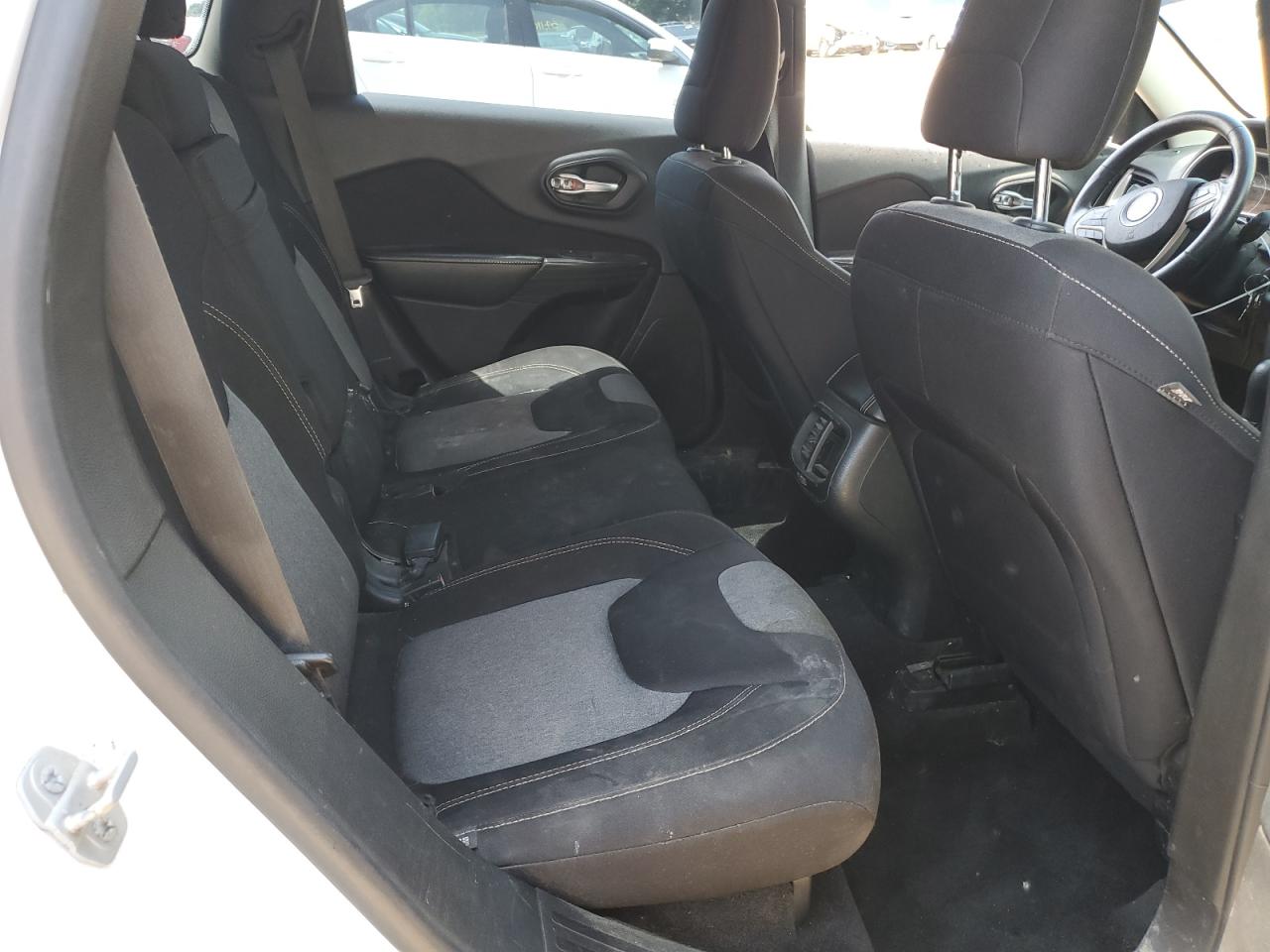 2015 Jeep Cherokee Sport VIN: 1C4PJLAB0FW701172 Lot: 64604295