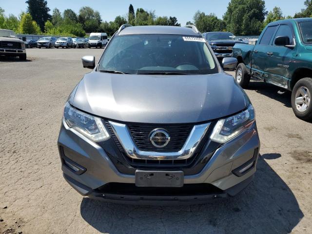  NISSAN ROGUE 2018 Srebrny