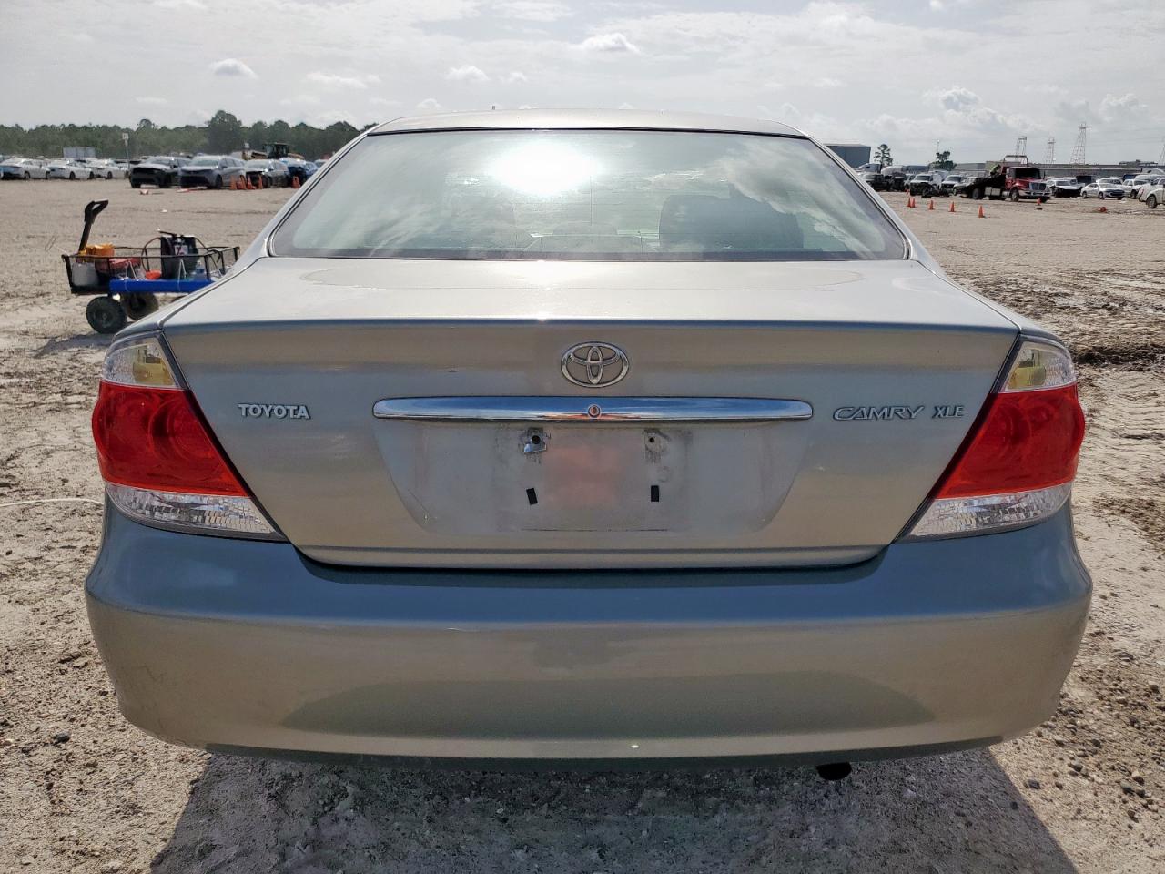 2005 Toyota Camry Le VIN: 4T1BE30KX5U624865 Lot: 64334645