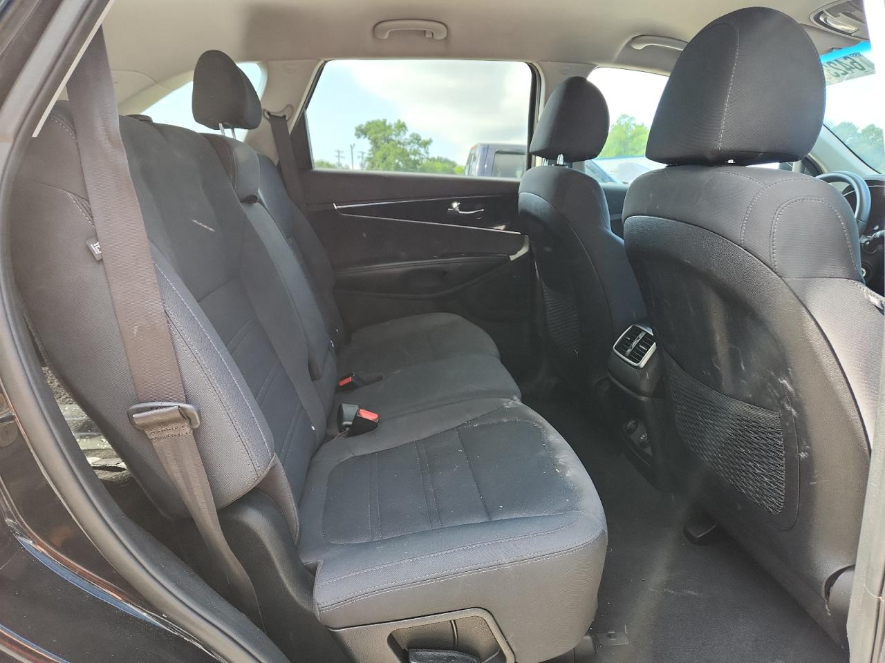 2019 Kia Sorento L VIN: 5XYPG4A39KG575883 Lot: 64233965