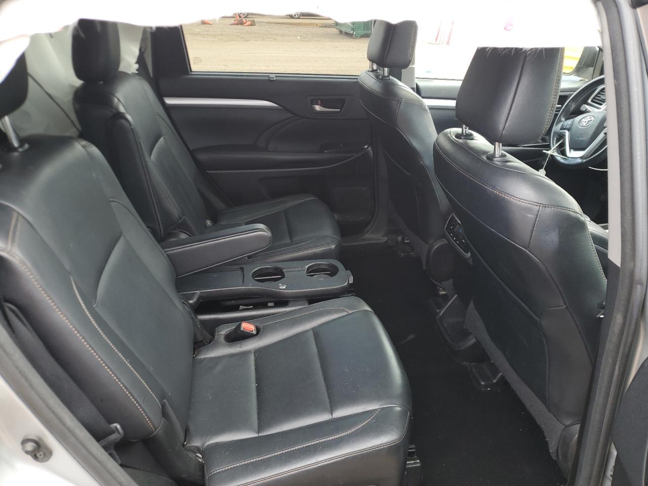 2018 Toyota Highlander Se VIN: 5TDJZRFH2JS487633 Lot: 64332955