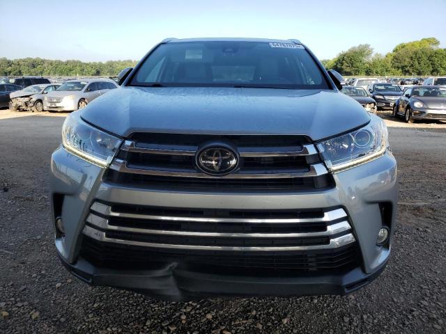  TOYOTA HIGHLANDER 2018 Серебристый