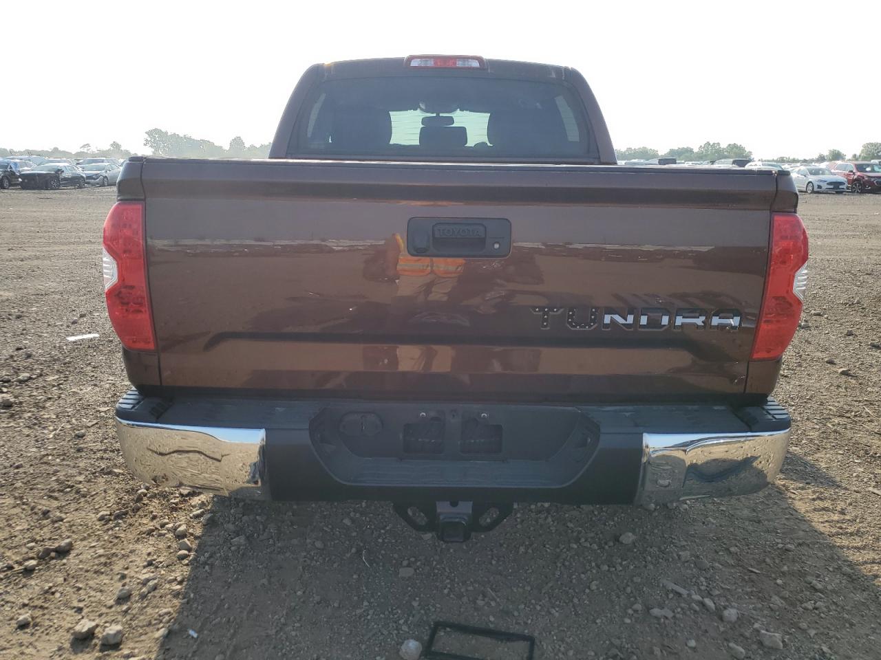 2017 Toyota Tundra Crewmax Sr5 VIN: 5TFDW5F14HX637764 Lot: 64761075