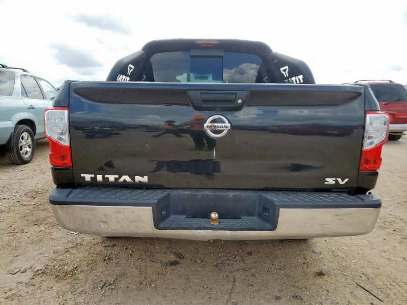  NISSAN TITAN 2018 Czarny