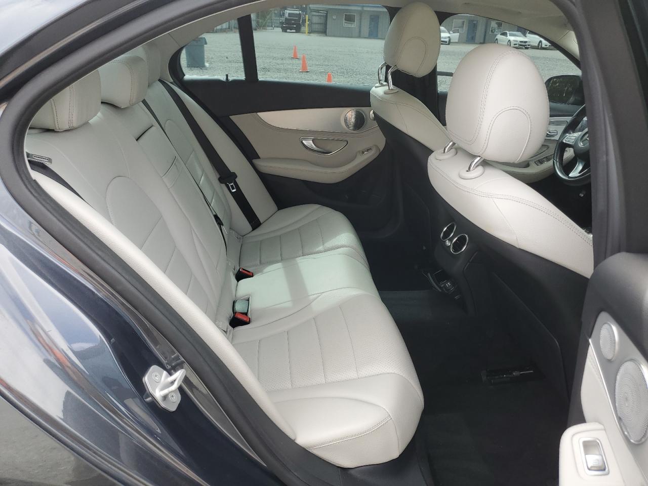 2016 Mercedes-Benz C 300 4Matic VIN: 55SWF4KB6GU136545 Lot: 63806425