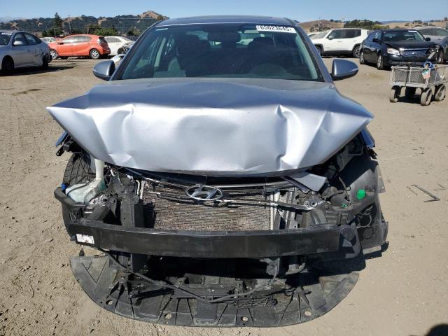  HYUNDAI ELANTRA 2017 Srebrny