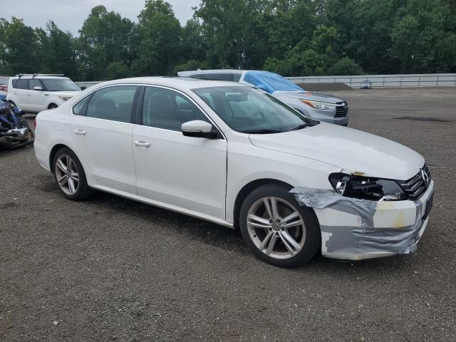 Sedans VOLKSWAGEN PASSAT 2014 Biały