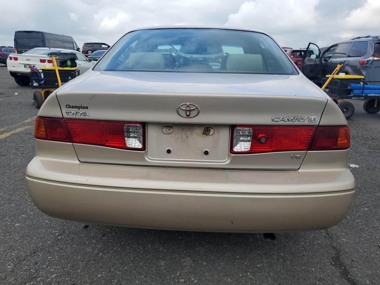 2000 Toyota Camry Le VIN: 4T1BF22K0YU935276 Lot: 64395435
