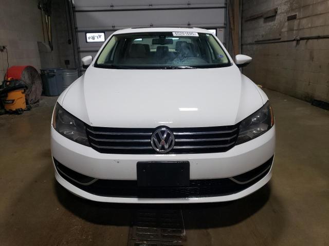 Sedans VOLKSWAGEN PASSAT 2012 White