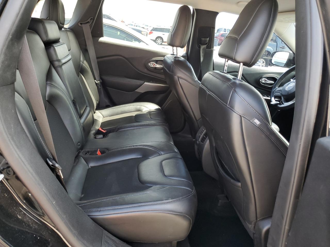 2019 Jeep Cherokee Latitude Plus VIN: 1C4PJLLB4KD324543 Lot: 64141045