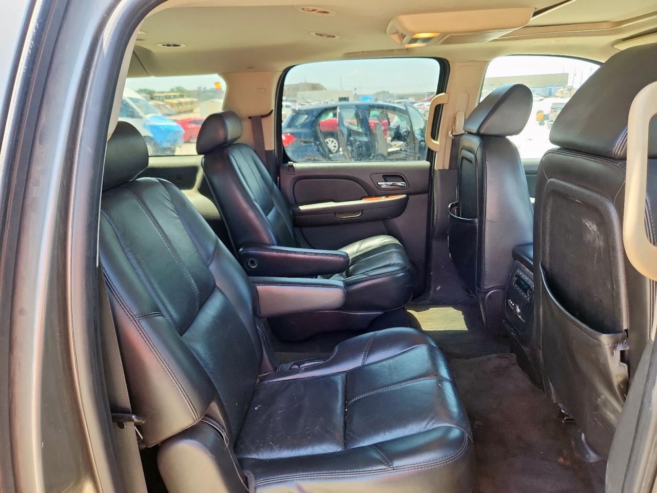 2007 Chevrolet Suburban C1500 VIN: 1GNFC160X7R313925 Lot: 65341235