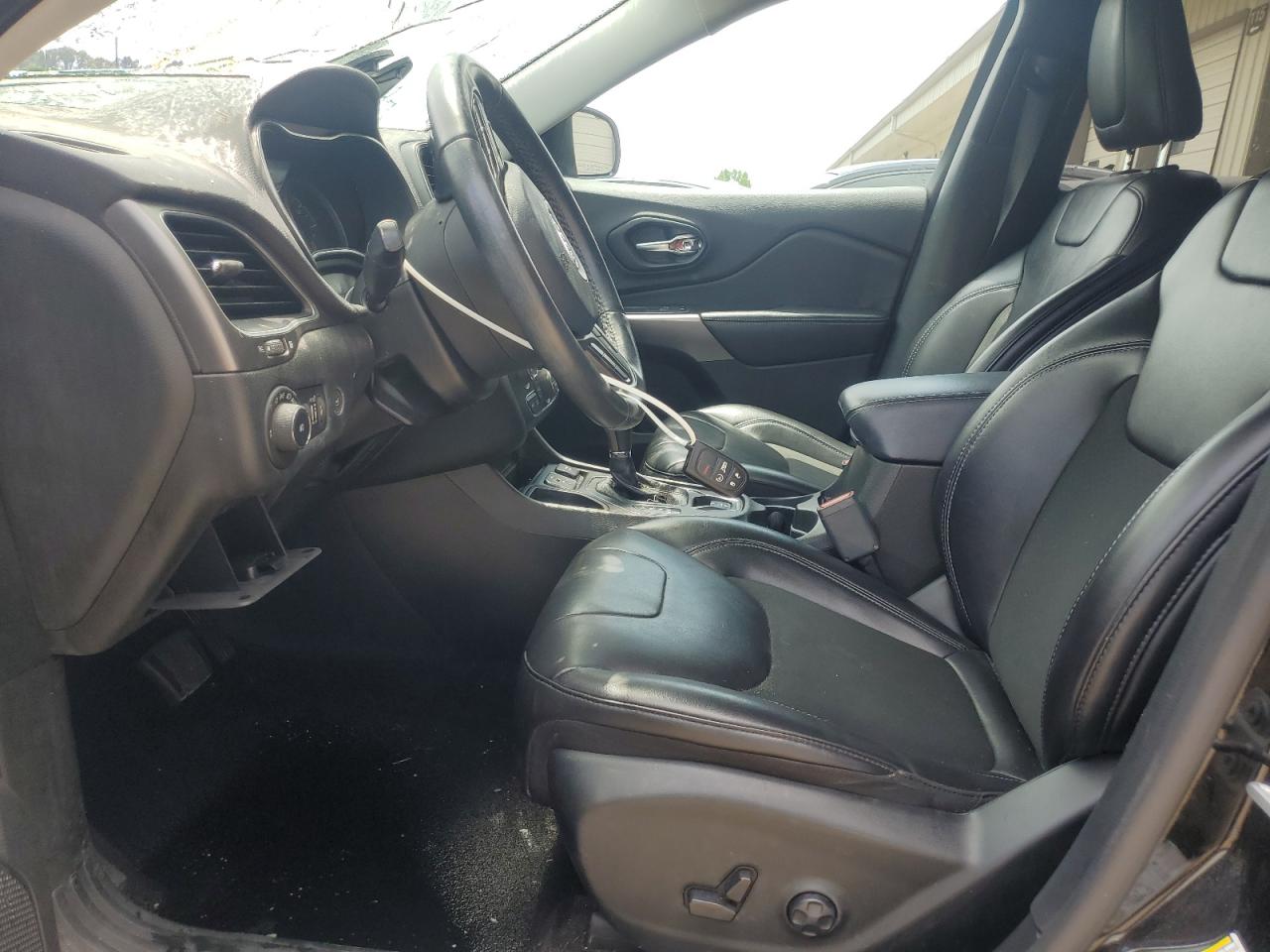 2019 Jeep Cherokee Latitude Plus VIN: 1C4PJLLBXKD220526 Lot: 65184155