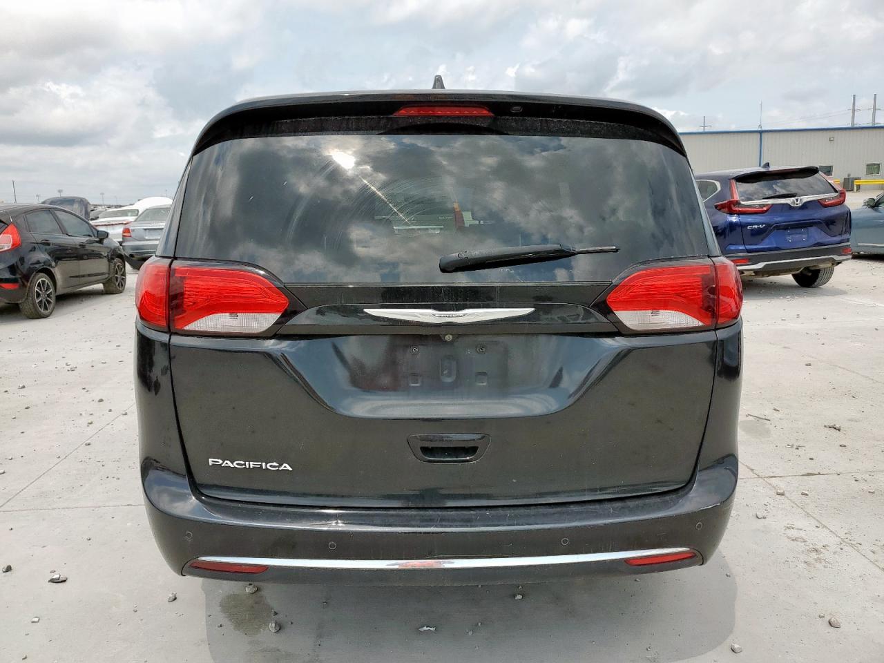 2017 Chrysler Pacifica Touring L VIN: 2C4RC1BG7HR613927 Lot: 63693295