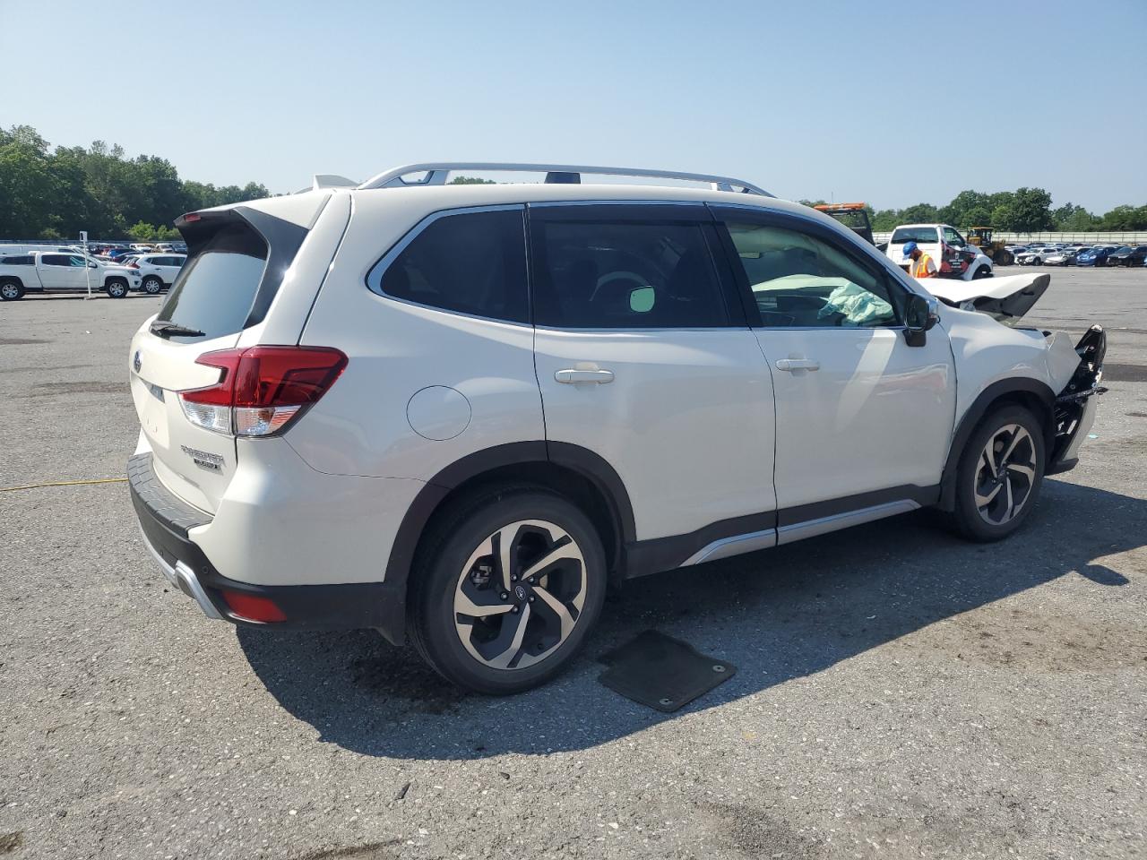2022 Subaru Forester Touring VIN: JF2SKARC9NH439942 Lot: 63493165