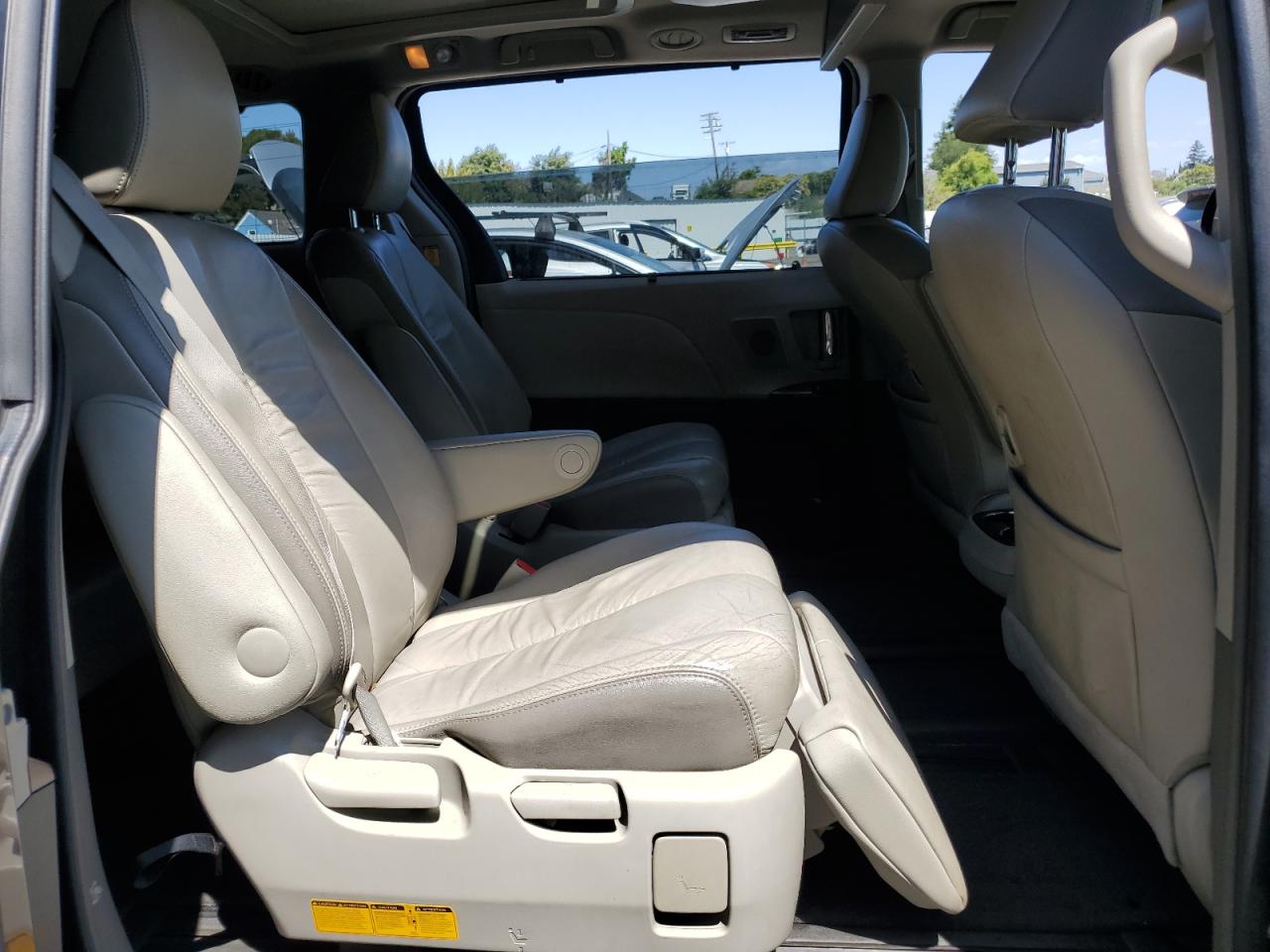 2011 Toyota Sienna Xle VIN: 5TDYK3DC4BS123707 Lot: 63265215