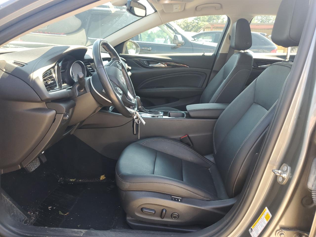 2018 Buick Regal Tourx Essence VIN: W04GV8SX4J1118762 Lot: 62685375