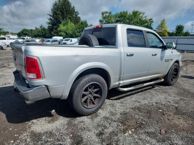 Pickups RAM 1500 2015 Srebrny