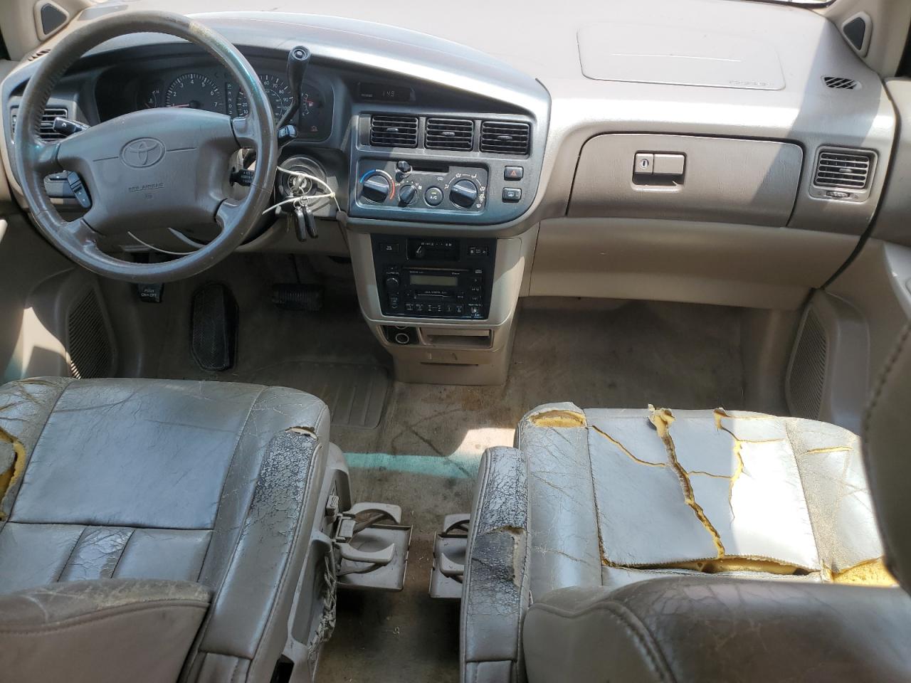 1999 Toyota Sienna Le VIN: 4T3ZF13C1XU158080 Lot: 65145525