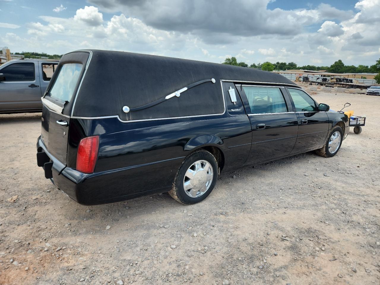 2004 Cadillac Commercial Chassis black null gas 1GEEH90Y2XU550433 photo #4