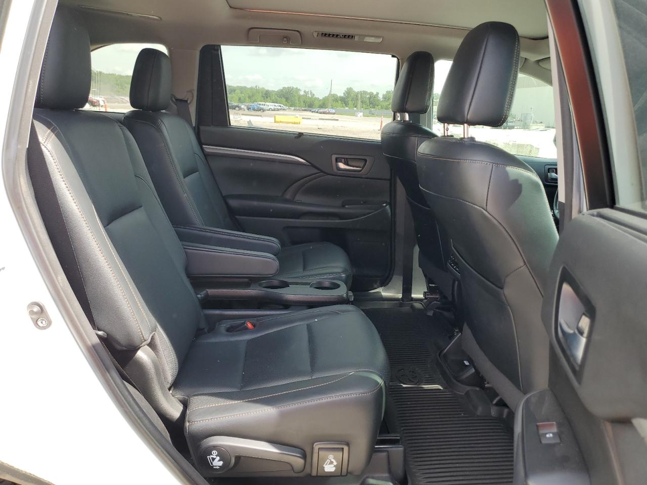 2018 Toyota Highlander Limited VIN: 5TDDZRFH8JS857206 Lot: 63619035