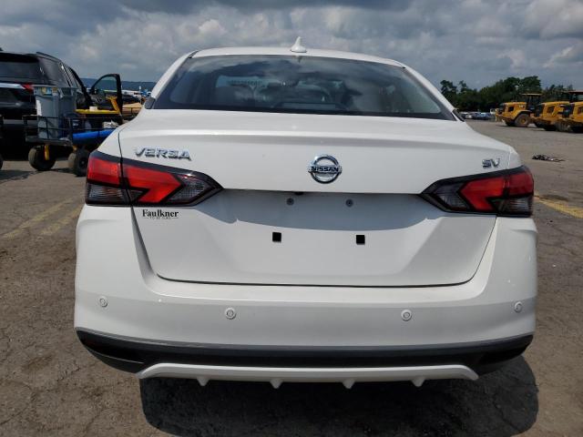  NISSAN VERSA 2022 Biały