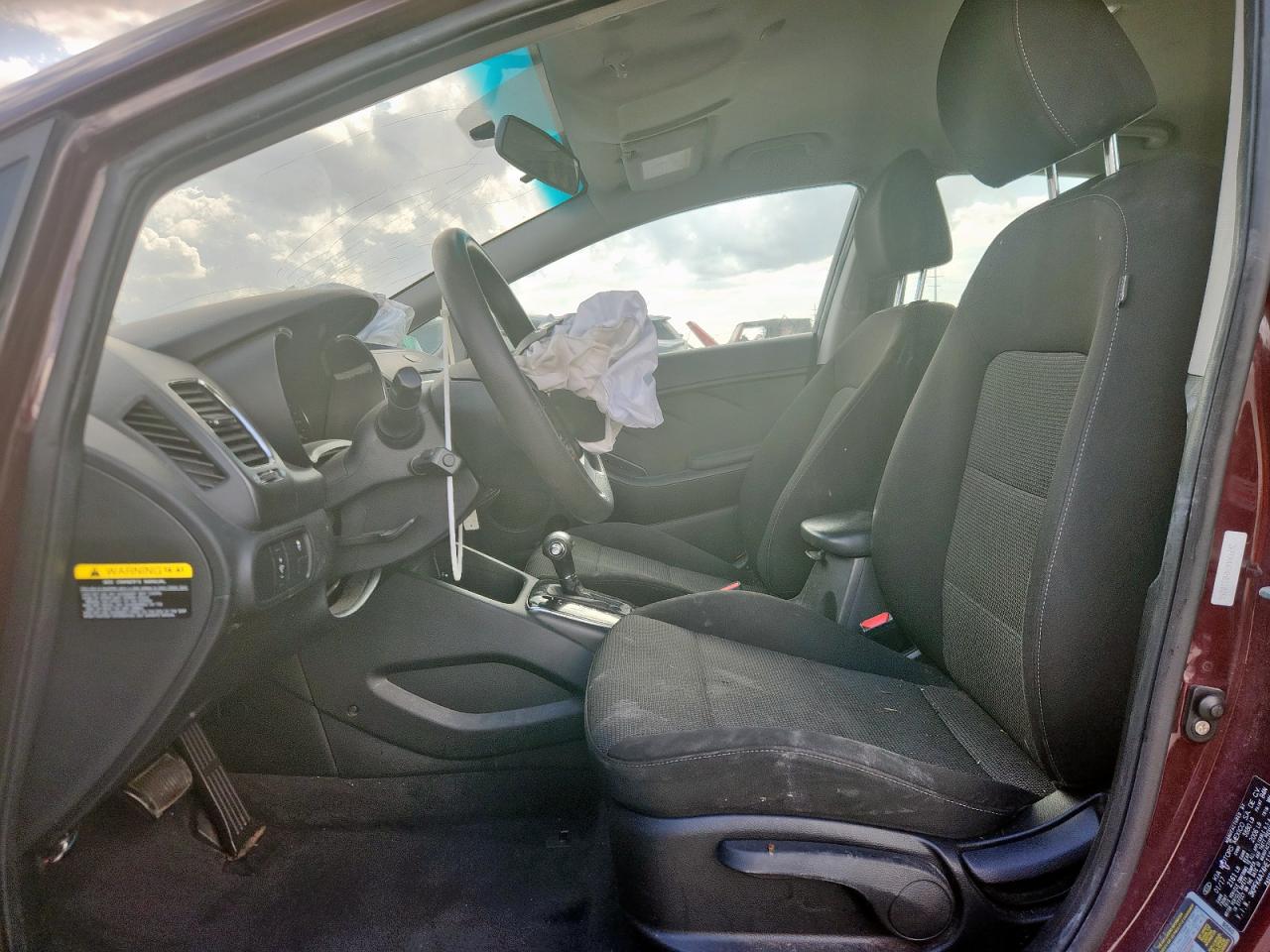 2017 Kia Forte Lx VIN: 3KPFK4A74HE118255 Lot: 64306815