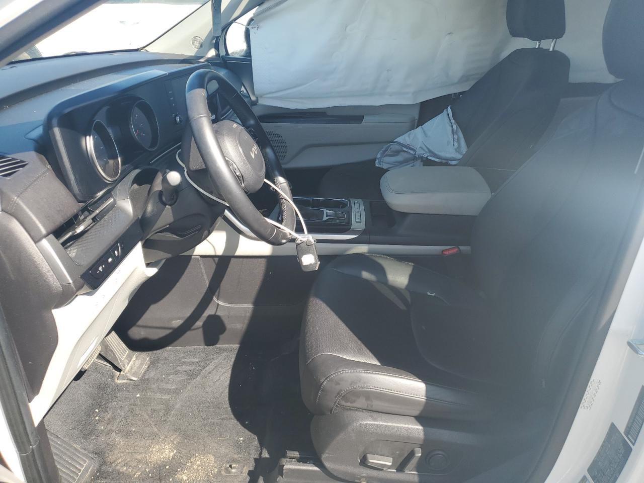 2023 Kia Carnival Lx VIN: KNDNB4H3XP6215172 Lot: 62942285