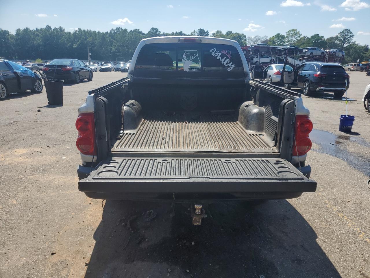 2005 Dodge Dakota Quad VIN: 1D7HE28K15S304493 Lot: 66843145