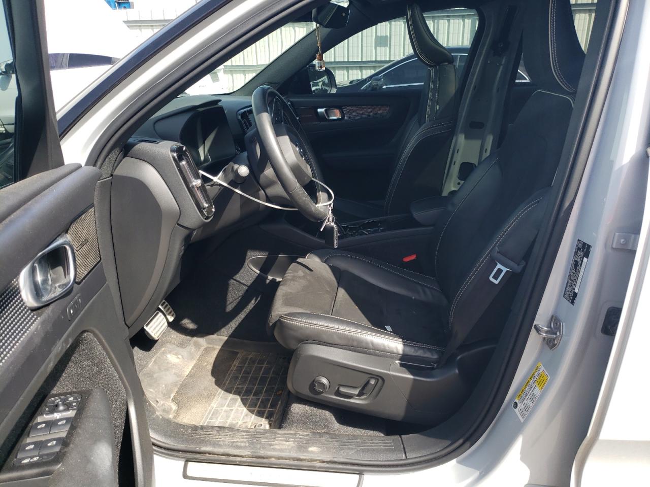 2021 Volvo Xc40 T5 R-Design VIN: YV4162UM3M2502391 Lot: 63859315
