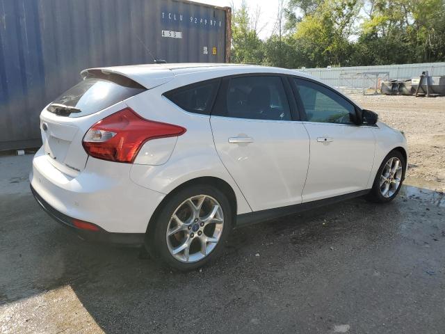 Хэтчбеки FORD FOCUS 2012 Белы