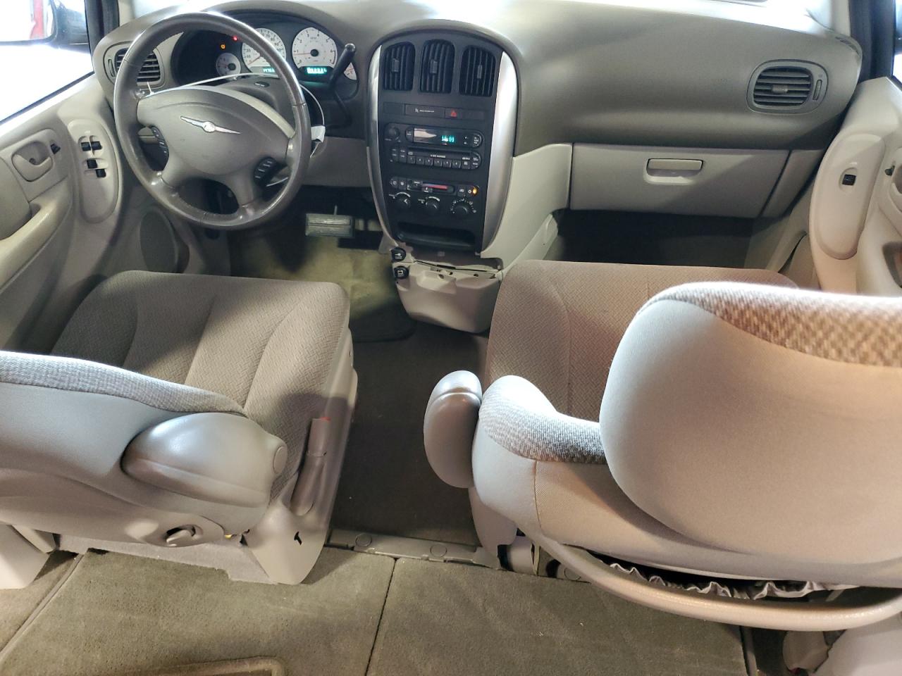 2005 Chrysler Town & Country Touring VIN: 2C4GP54L45R575386 Lot: 64021815