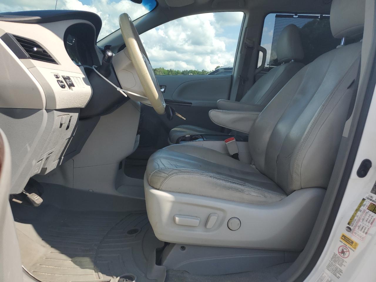2014 Toyota Sienna Xle VIN: 5TDDK3DC5ES090851 Lot: 64527145