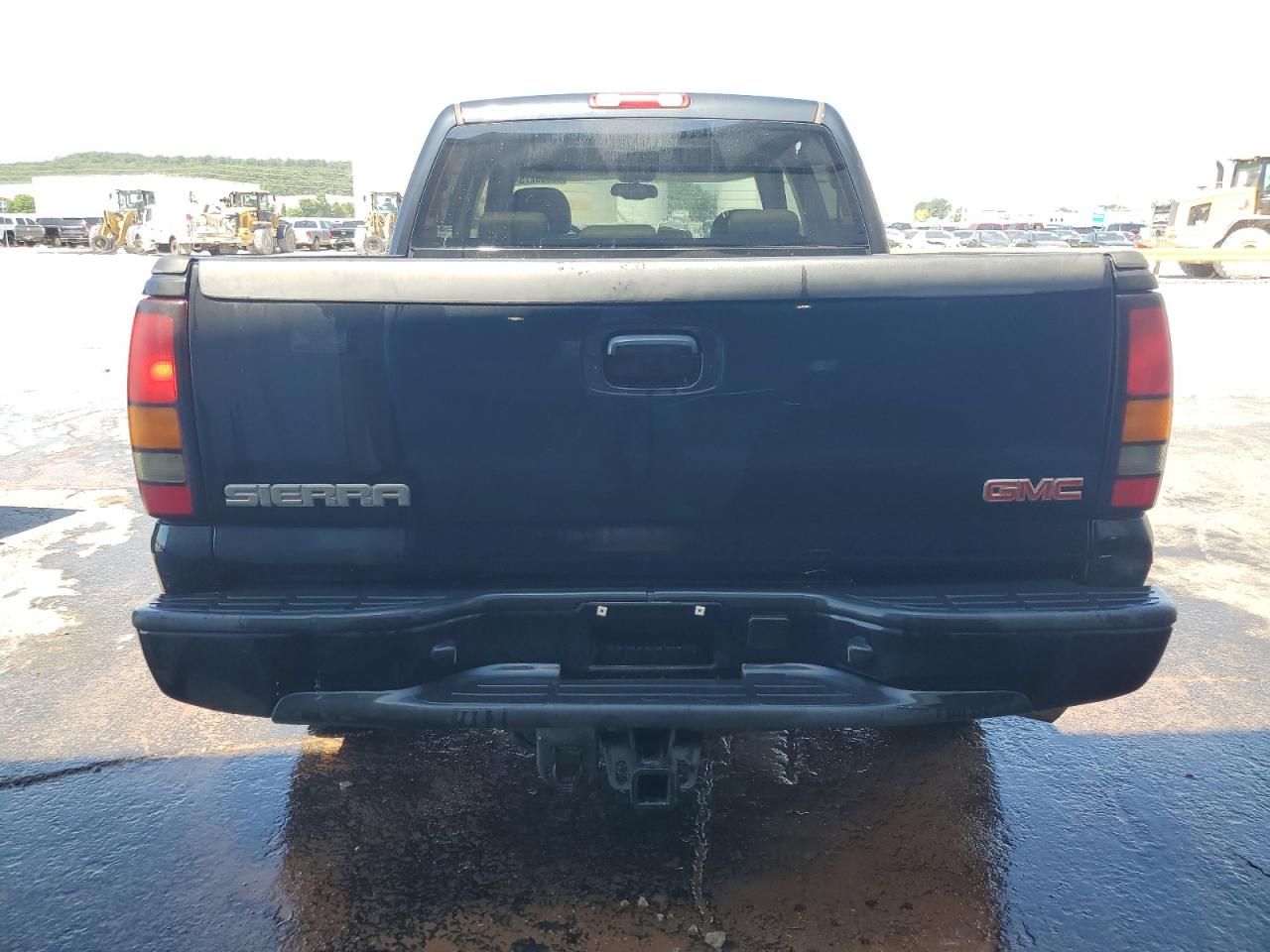 2005 GMC Sierra K1500 Denali VIN: 2GTEK63N851228947 Lot: 63993275