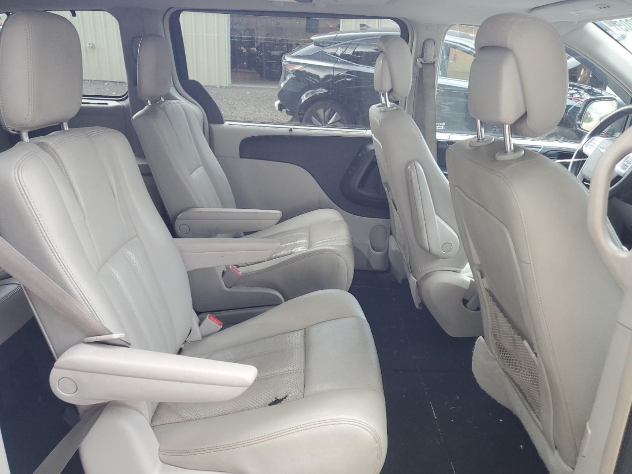 2016 Chrysler Town & Country Touring L VIN: 2C4RC1CG0GR119387 Lot: 64185205