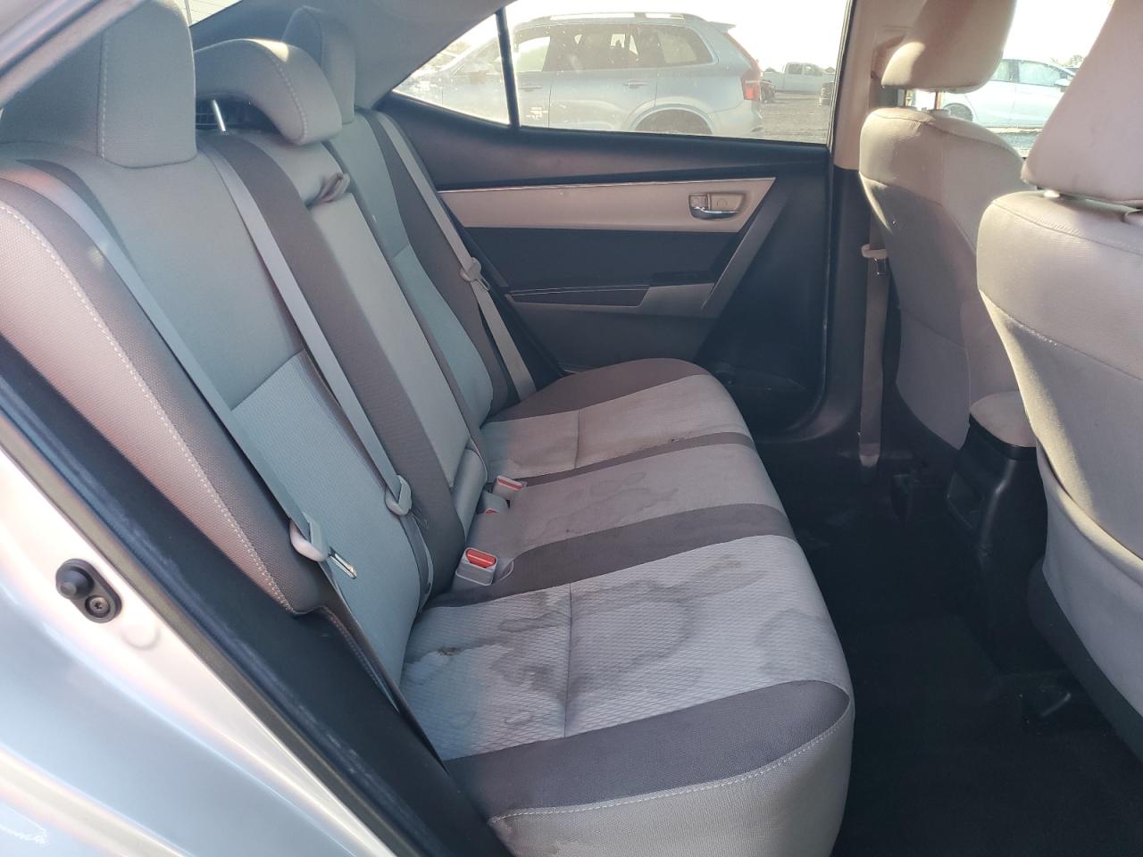 2018 Toyota Corolla L VIN: 2T1BURHE4JC045628 Lot: 65805975