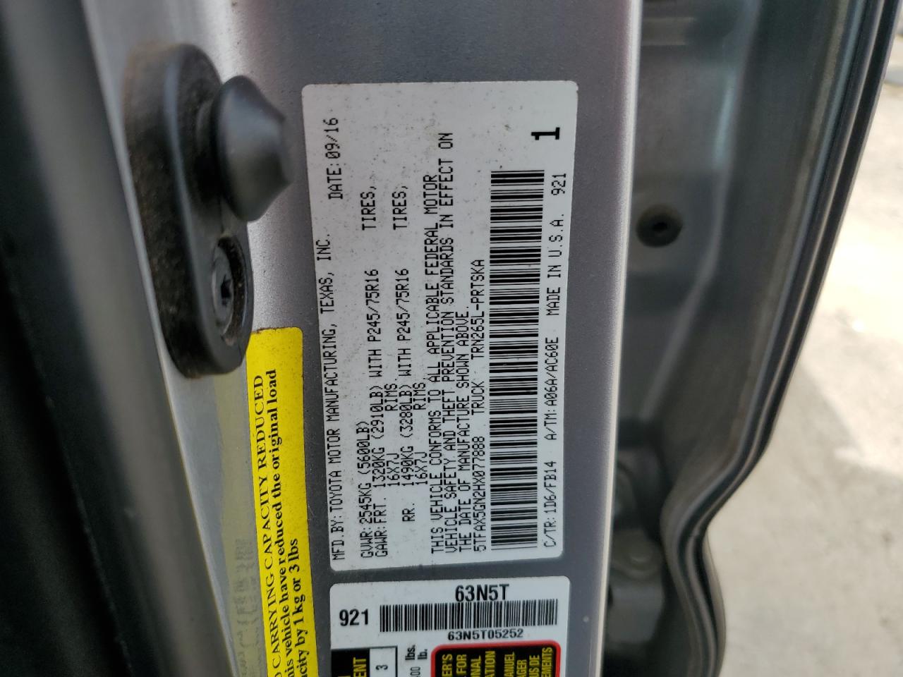 2017 Toyota Tacoma Double Cab VIN: 5TFAX5GN2HX077888 Lot: 63988485