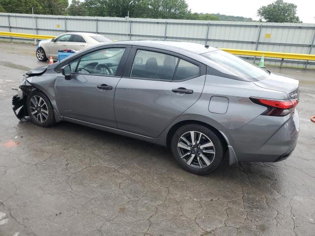  NISSAN VERSA 2024 Szary