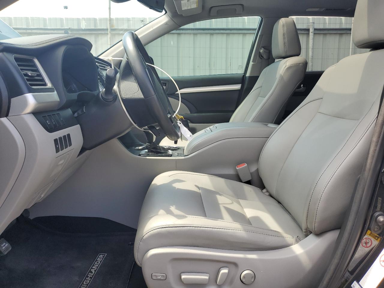 2018 Toyota Highlander Se VIN: 5TDKZRFH7JS533705 Lot: 66550945