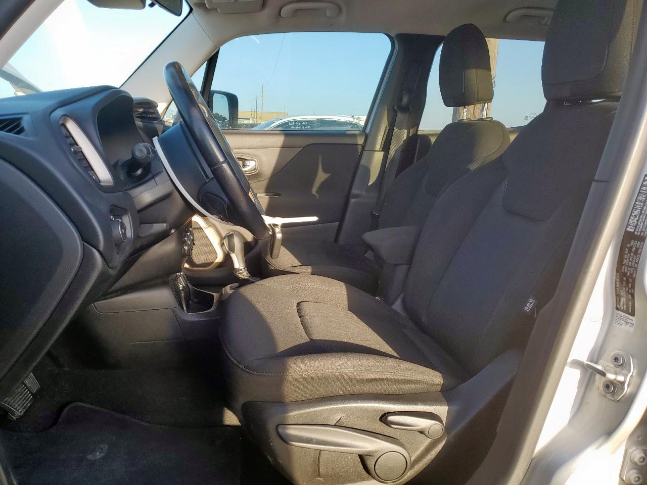 2016 Jeep Renegade Latitude VIN: ZACCJABTXGPD98233 Lot: 64839165