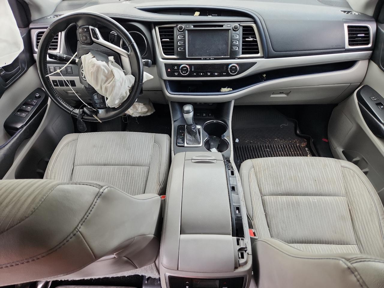 2017 Toyota Highlander Le VIN: 5TDBZRFH1HS366896 Lot: 65053595