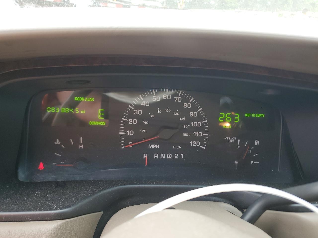 2001 Lincoln Town Car Executive VIN: 1LNHM81WX1Y703743 Lot: 64289515