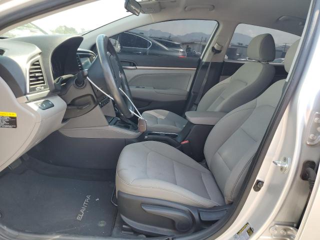 Sedans HYUNDAI ELANTRA 2017 Srebrny