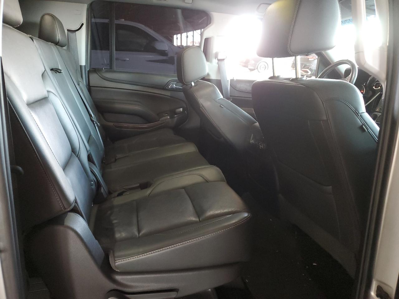 2018 Chevrolet Suburban C1500 Lt VIN: 1GNSCHKC4JR355859 Lot: 65393025