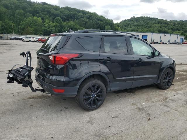  FORD ESCAPE 2019 Czarny