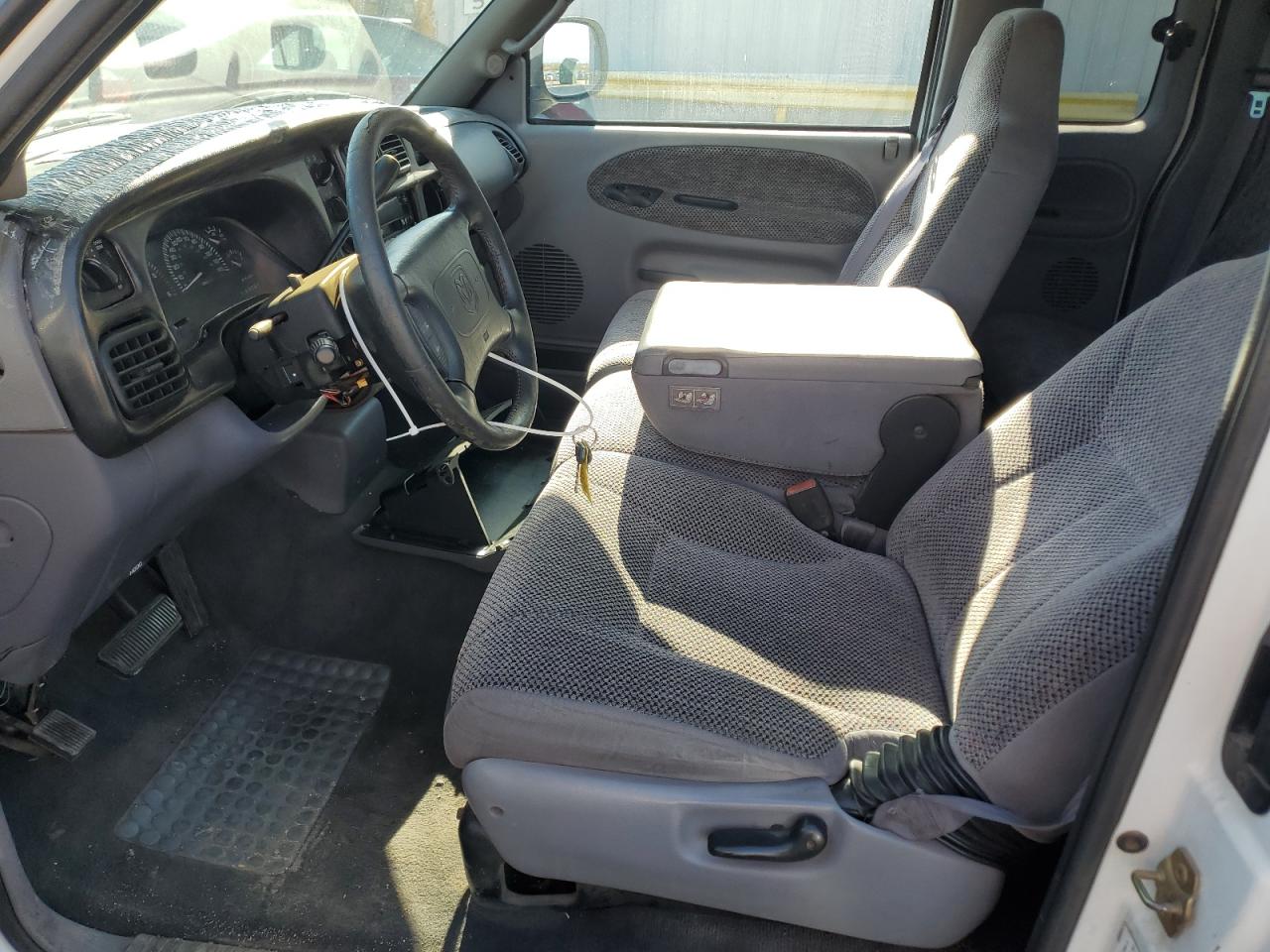 1999 Dodge Ram 1500 VIN: 1B7HC13Z1XJ557773 Lot: 63837425