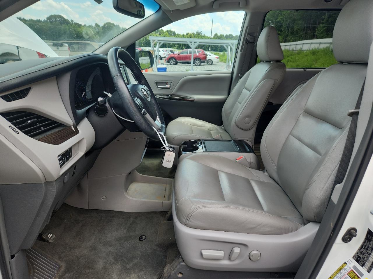 2017 Toyota Sienna Xle VIN: 5TDDZ3DC8HS160360 Lot: 65674565