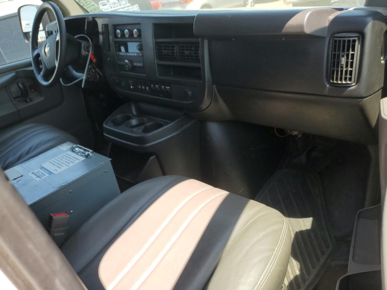 2015 Chevrolet Express G2500 VIN: 1GCWGFCFXF1130461 Lot: 65338105