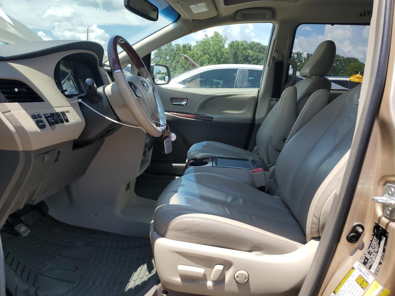 2014 Toyota Sienna Xle VIN: 5TDYK3DC8ES414814 Lot: 64577875