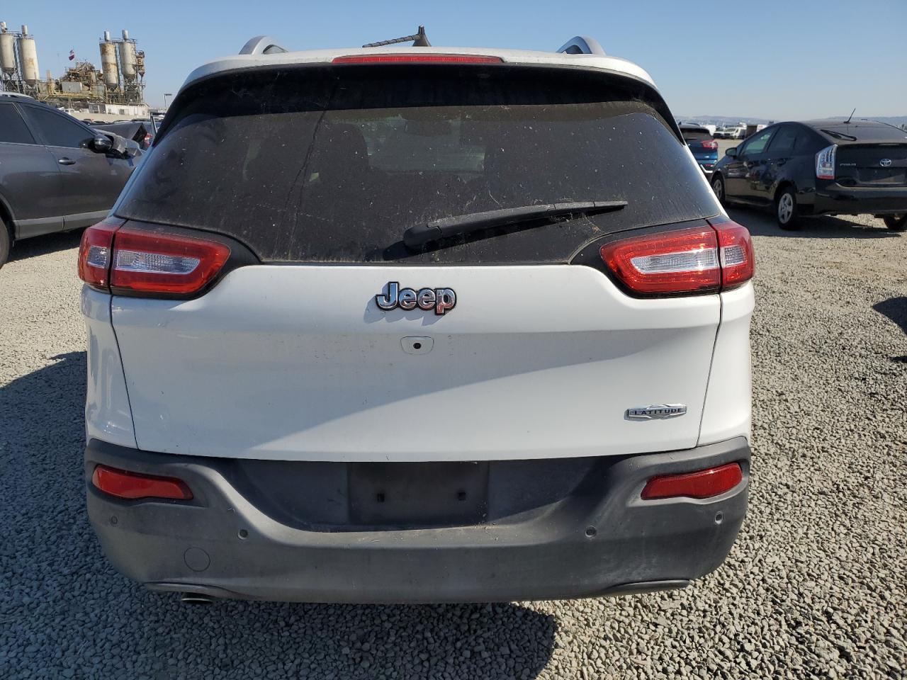 2016 Jeep Cherokee Latitude VIN: 1C4PJLCB3GW304456 Lot: 63316415